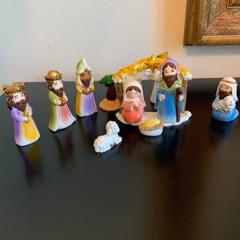 Child's Miniature Nativity Set Made of Resin ADORABLE! 11 Pieces